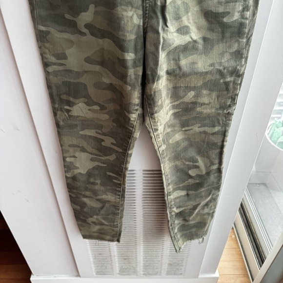 GAP Olive Camouflage Jeans - Picture 3 of 6